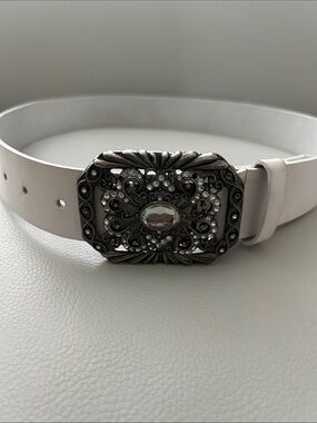 No Boundaries White Belt with Ornate Jeweled Buckle